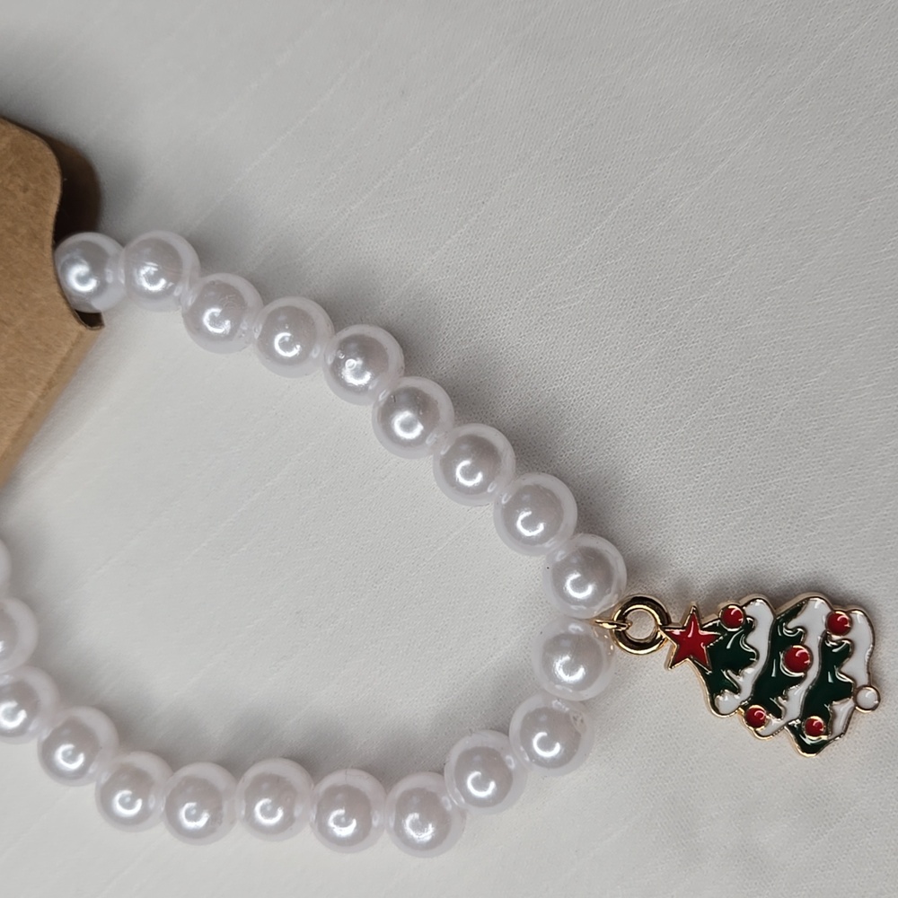 Christmas Tree Charm Pearly Bracelet - Picture 2 of 3
